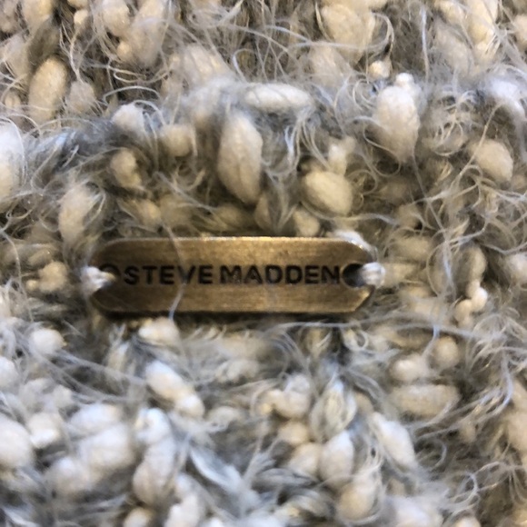 NWT Steve Madden Snood and Beanie in soft heathered grey/ecru -gift bow included - Picture 2 of 4